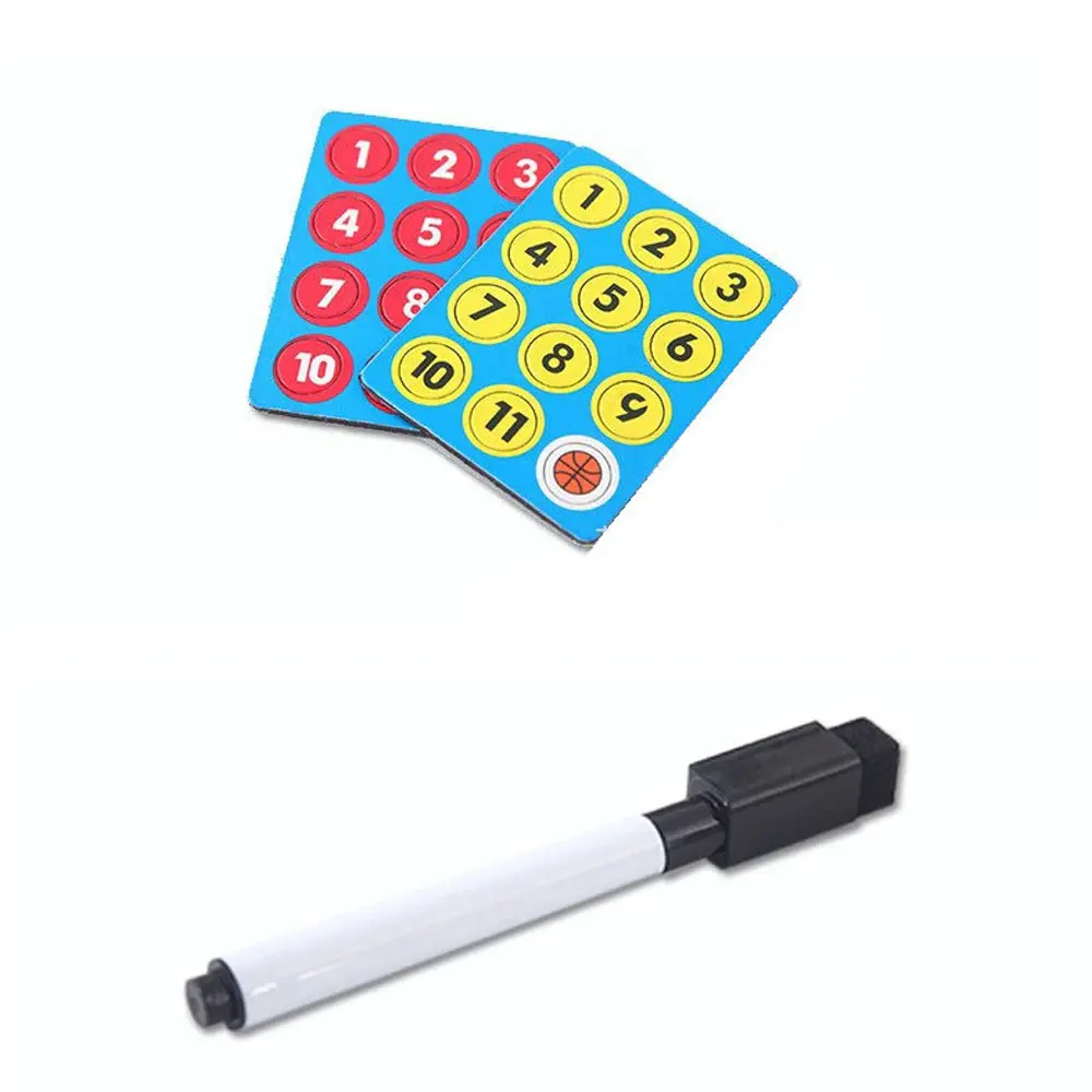 Carpeta táctica magnética de baloncesto con números y marcador, ideal para planificar jugadas.