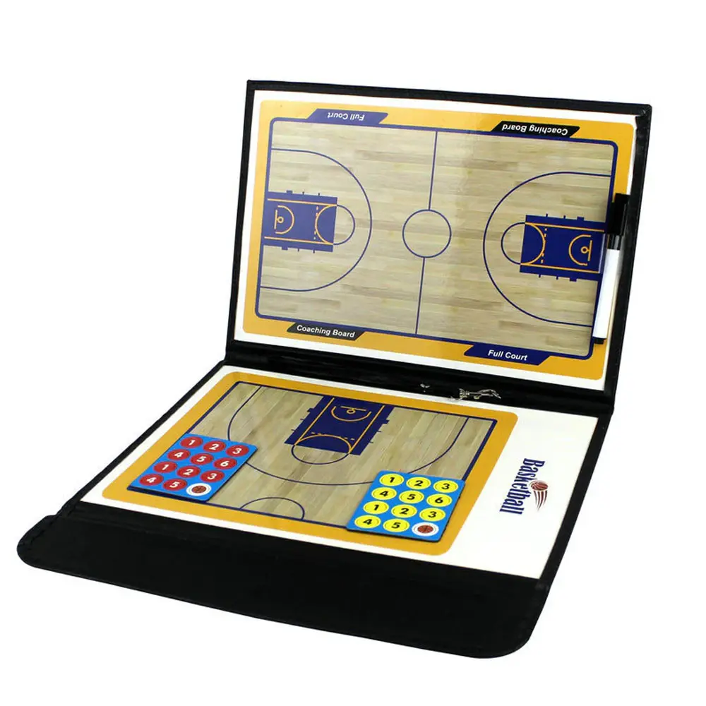 Carpeta táctica magnética para baloncesto abierta, con tableros de cancha completa y media cancha, marcadores y rotulador.