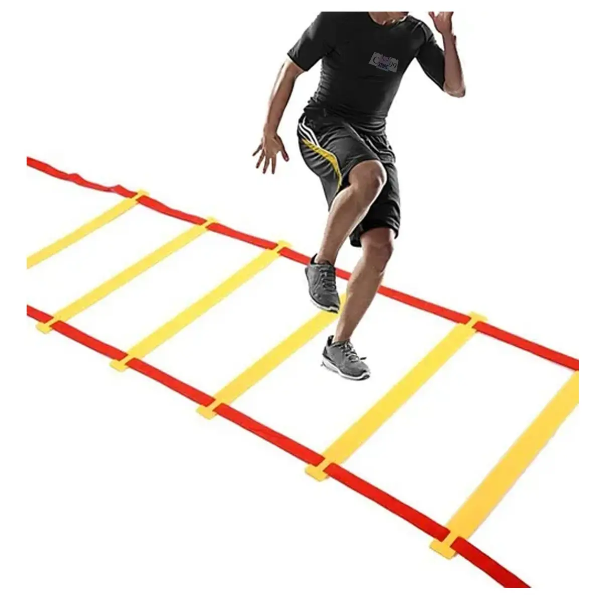 Hombre entrenando agilidad en escalera deportiva roja y amarilla, mejorando velocidad y coordinación.