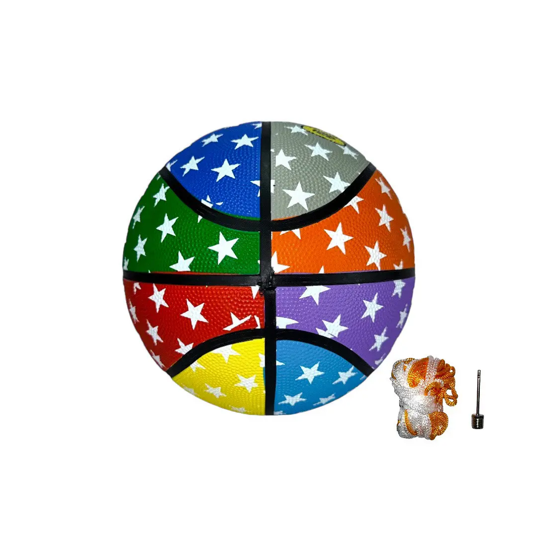 Balón de baloncesto en caucho Apollo con diseño de estrellas multicolores y kit de inflado.