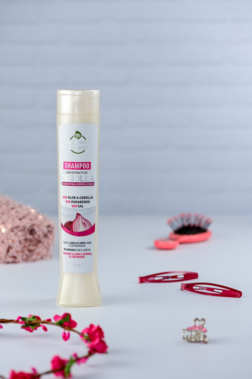Shampoo Evolución Natural con extracto de cebolla y queratina, sin olor, parabenos ni sal.