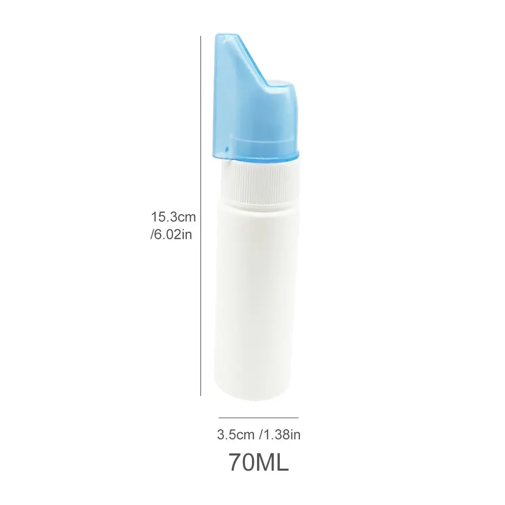 Frasco blanco para lavado nasal con aplicador azul de 70ml, medidas 15.3cm x 3.5cm.