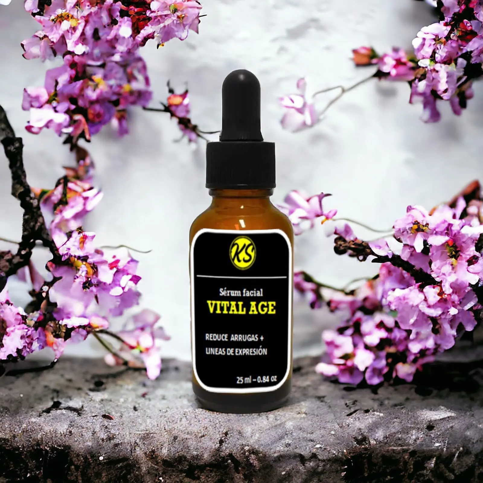 Serum facial Vital Age antiarrugas en frasco ámbar con gotero negro, rodeado de flores rosas.
