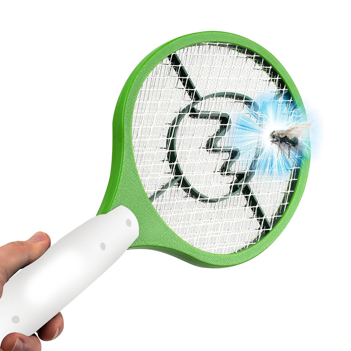Raqueta eléctrica portátil de color verde con mango blanco. Una mano sostiene el dispositivo mientras una mosca es electrocutada en la malla, mostrando el efecto de chispas azules.