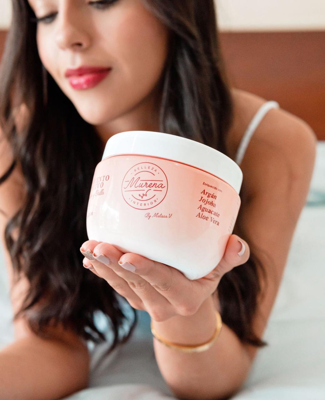 Tratamiento nutritivo capilar Murena en envase blanco y rosa, con ingredientes como argán y aloe vera.