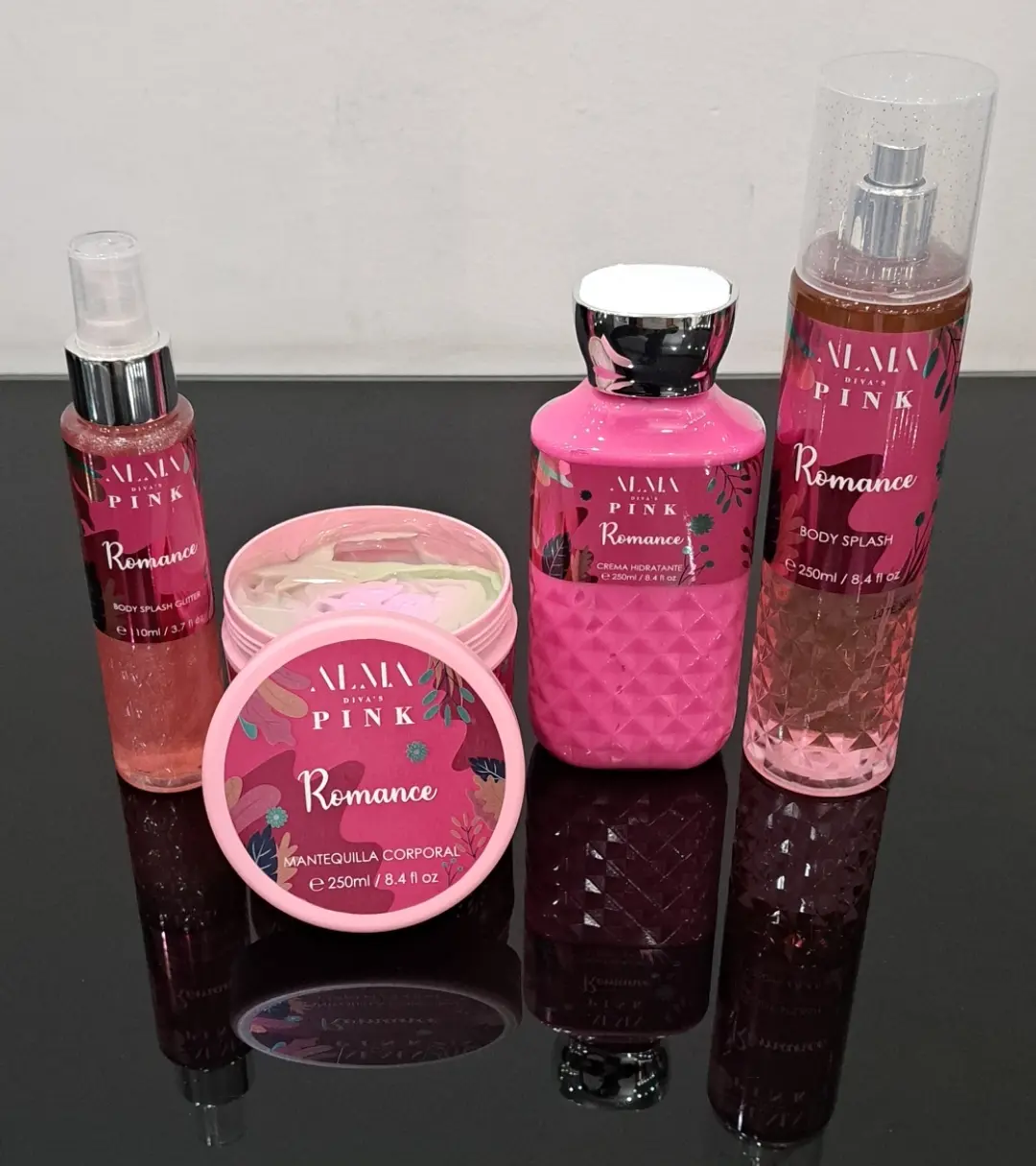 Set de 4 productos Alma Divas Pink: Body Splash Glitter 110ml, Crema Hidratante 250ml, Body Splash 250ml y Manteca Corporal 250ml.