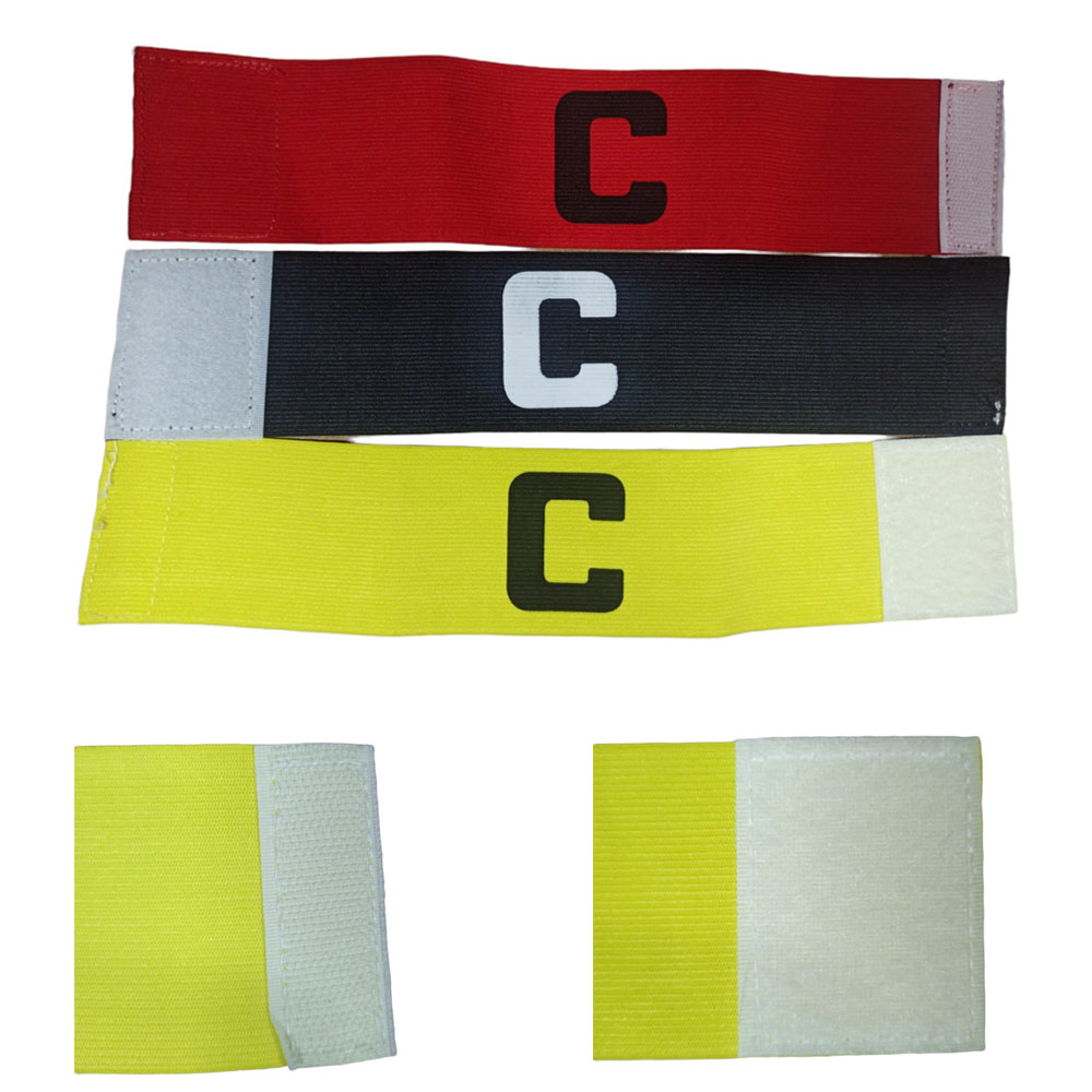 Brazaletes de capitán de fútbol en rojo, negro y amarillo, con letra "C" en contraste y velcro. Incluye detalle de dos brazaletes amarillos.