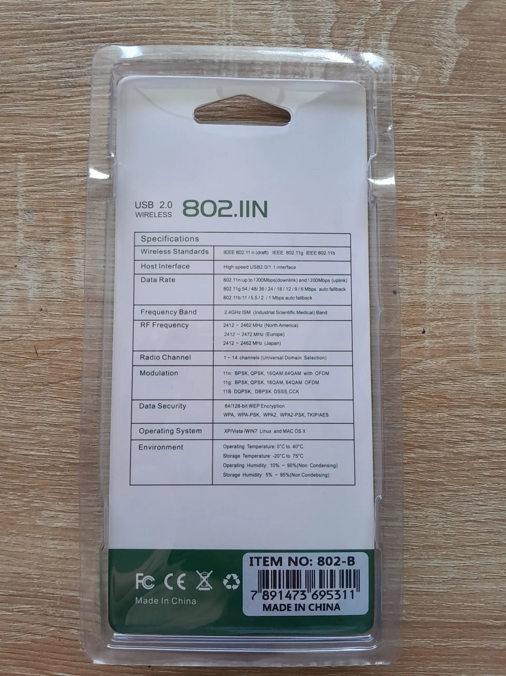 Adaptador Wifi USB 802.11n para computadora, con especificaciones técnicas detalladas en su empaque.