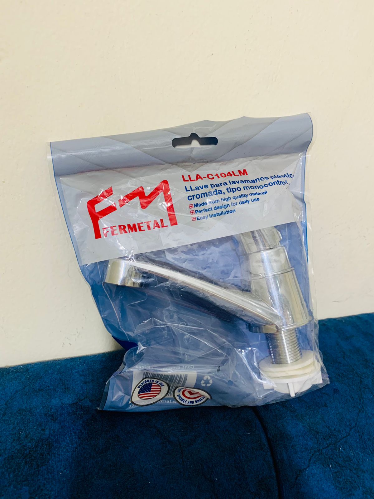 Llave monocontrol para lavamanos Fermetal, cromada, de plástico, con diseño perfecto para uso diario y fácil instalación.