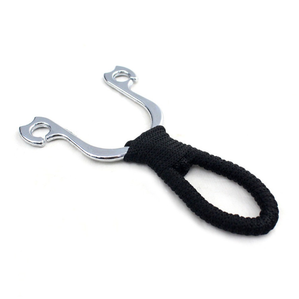 Cauchera resortera de acero con mango de cuerda negra, ideal para puntería y precisión al aire libre.