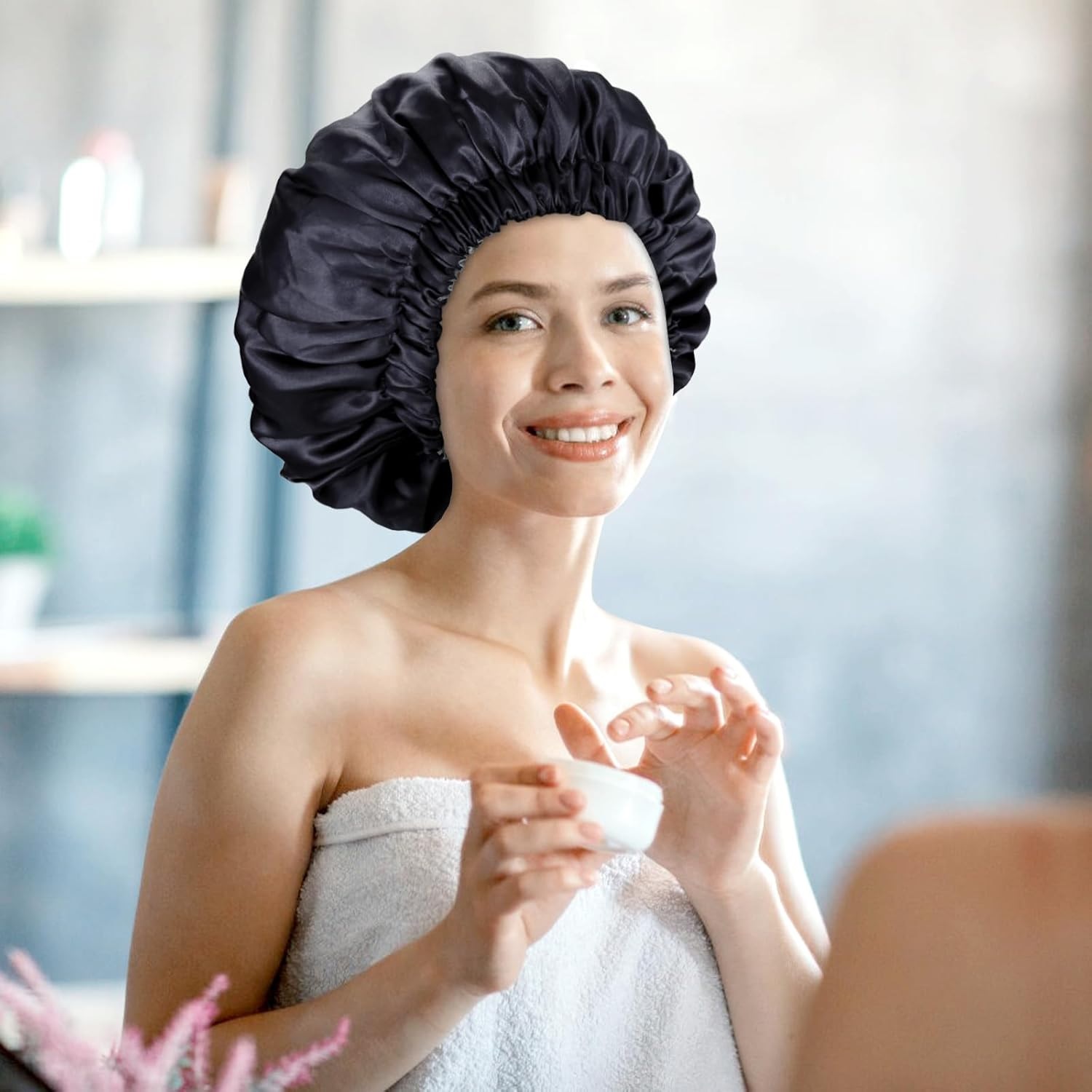 Gorro de satín negro anti frizz para mujer, ajustable, ideal para cuidado del cabello.