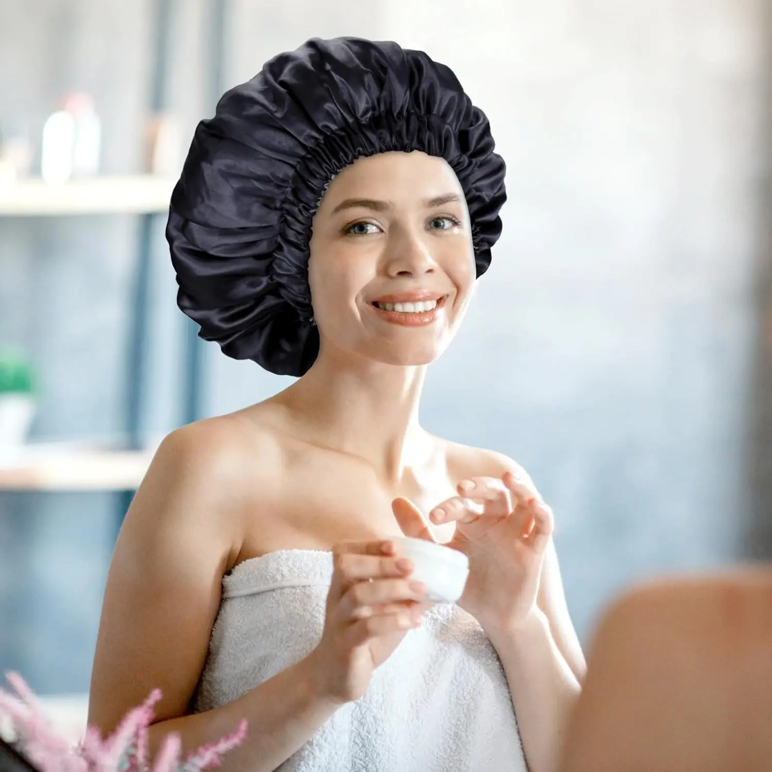 Gorro de satín negro anti frizz para mujer, ajustable, ideal para cuidado del cabello.