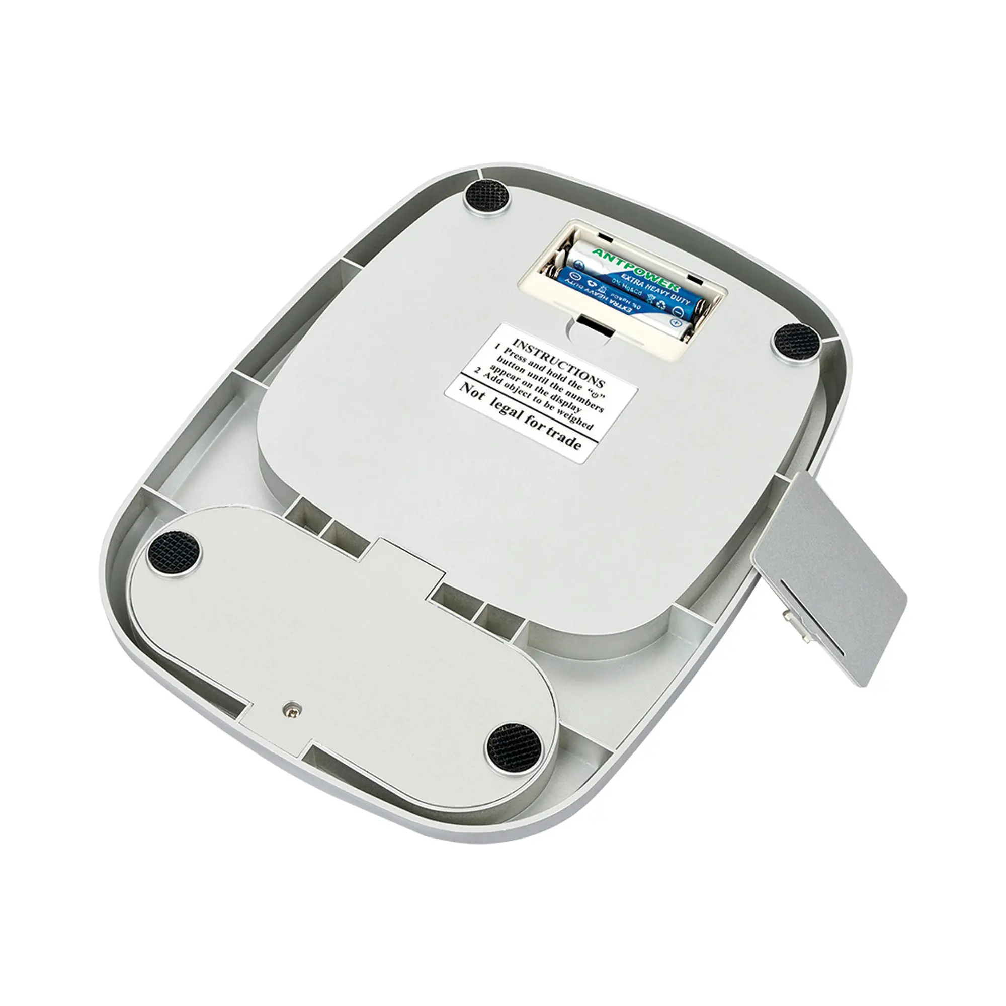Balanza gramera mediana plateada de 10 kgs, vista inferior con baterías y soporte.