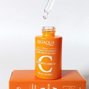 Serum Vitamina C Bioaqua naranja, con gotero y caja, 1oz/30ml.