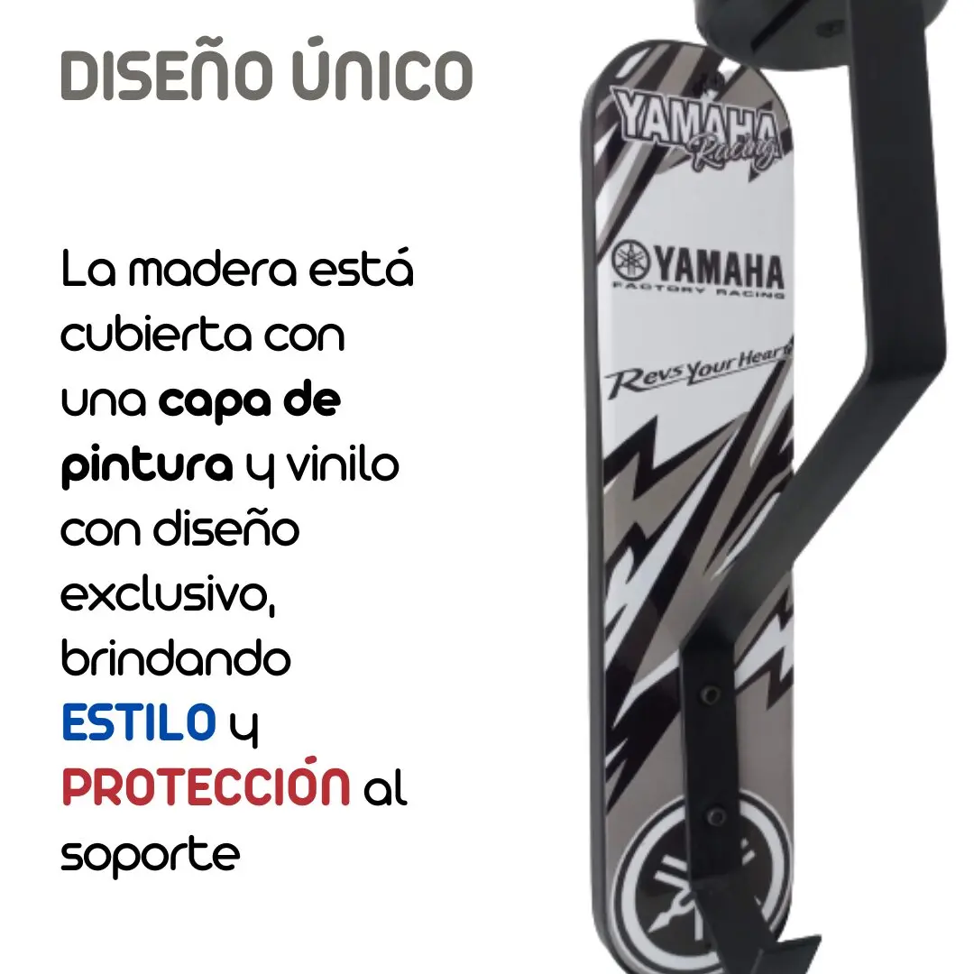 Portacasco mural Yamaha con panel decorativo blanco, negro y gris con diseño de rayos y logotipos de Yamaha Factory Racing. Incluye soportes metálicos negros.