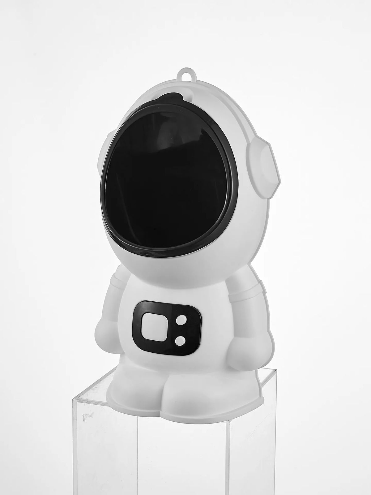 Orinal infantil blanco diseño astronauta con visor negro y pantalla frontal, ideal para entrenamiento.