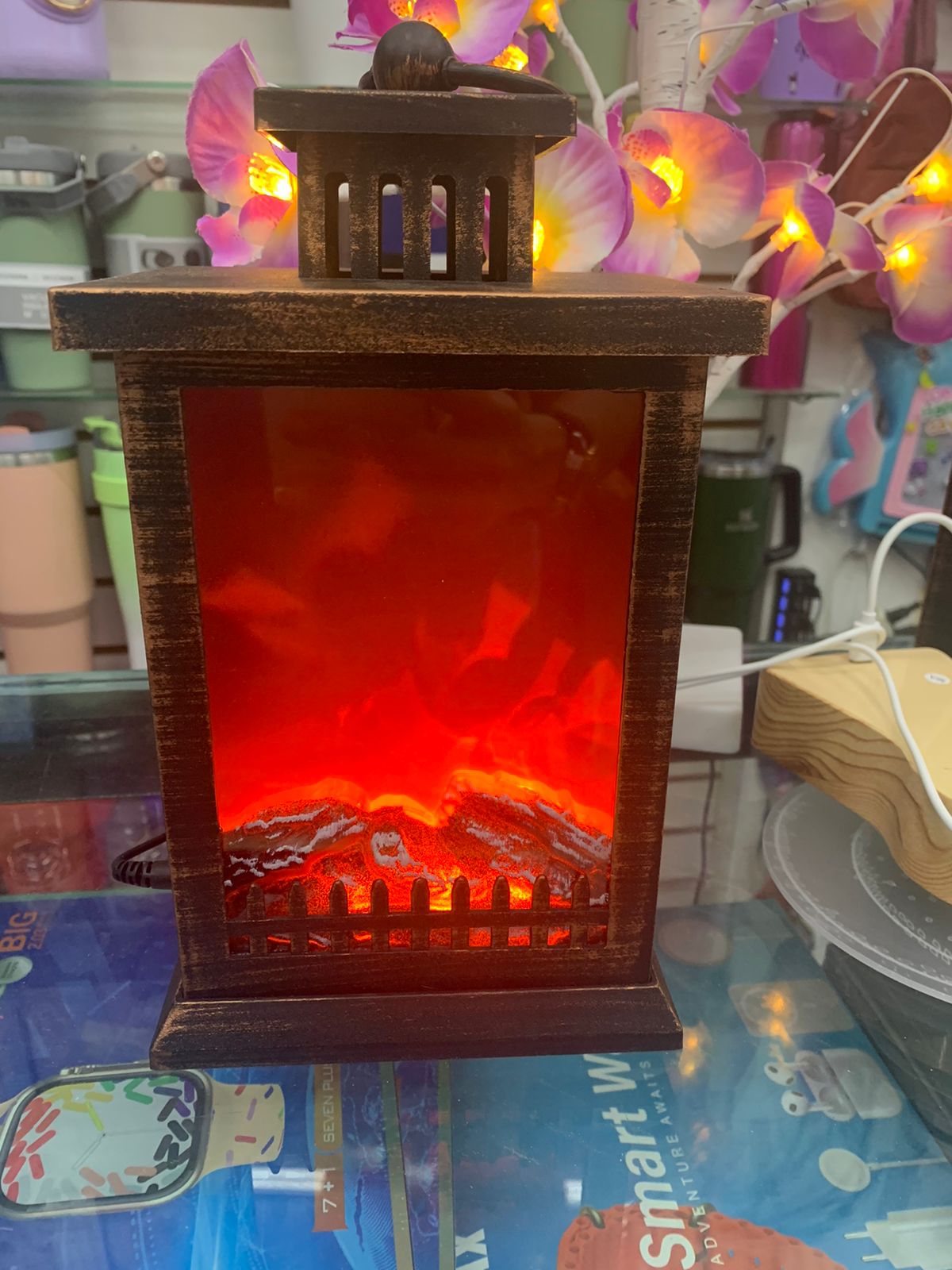 Farol lámpara vintage con efecto llama realista, luz cálida simulada, ideal para ambientar espacios.