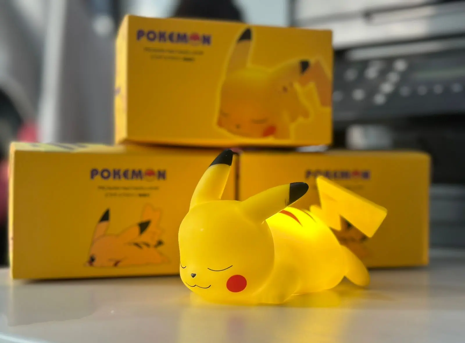 Set de 2 lámparas LED Pikachu infantiles amarillas, suave luz, perfectas para decorar espacios.