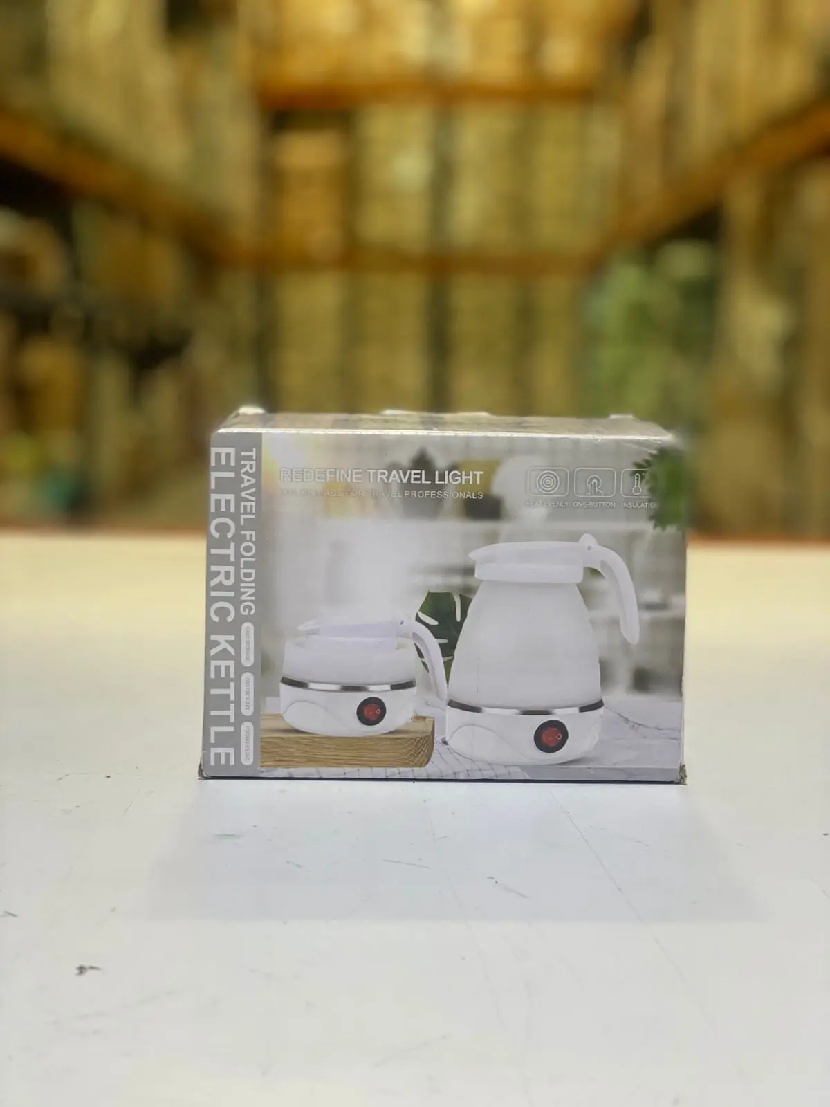 Caja de hervidor de agua eléctrico portátil blanco plegable para viajes, con dos hervidores.