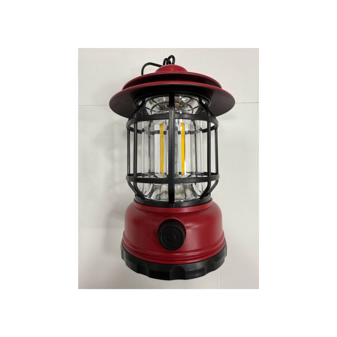 Lámpara de camping LED roja estilo retro, con bombillas amarillas visibles, perilla de control y asa superior.