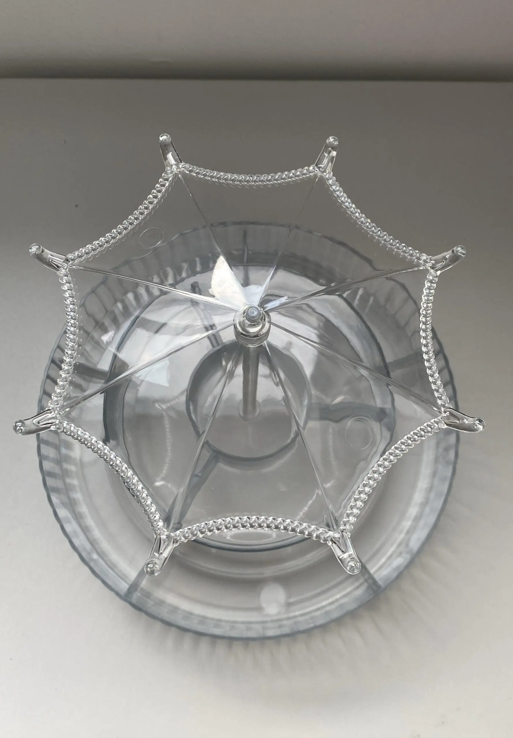 Organizador de maquillaje giratorio transparente con tapa, diseño de paraguas, 360 grados.