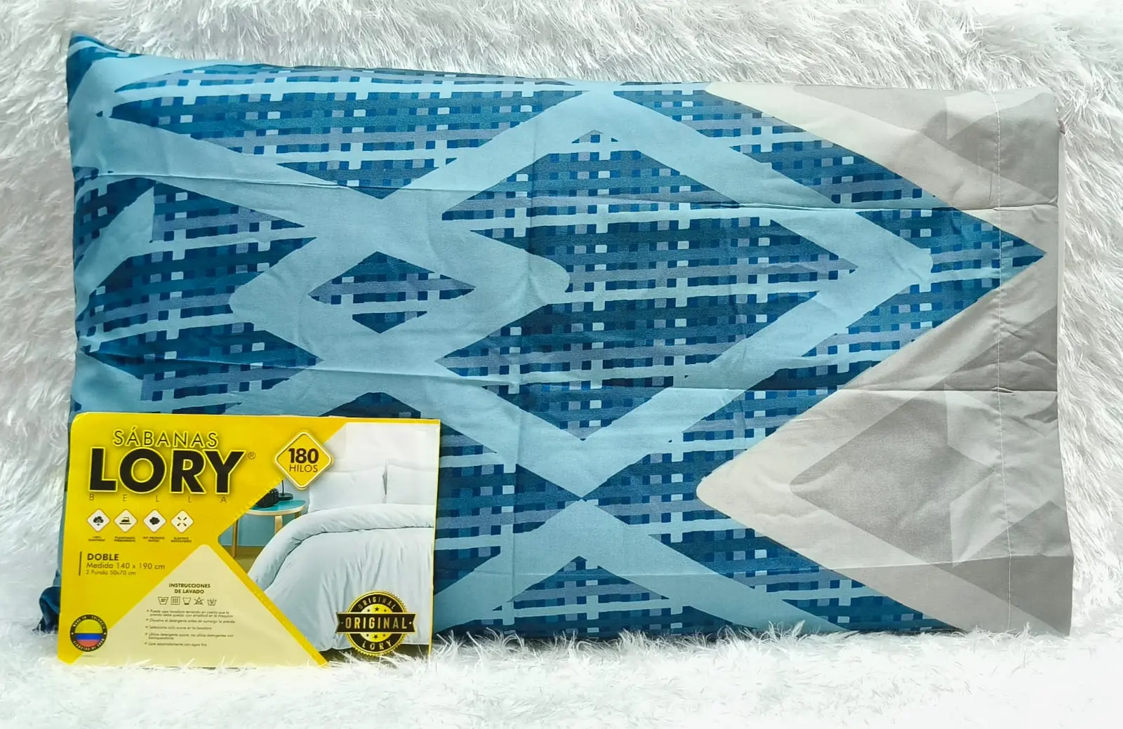 Juego de sábanas Lory doble 140x190 cm en empaque, estampado geométrico azul y gris, 180 hilos.