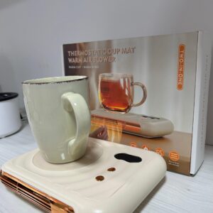 Calentador de tazas eléctrico 2 en 1 color crema con detalles dorados, mantiene bebidas calientes y calienta aire.