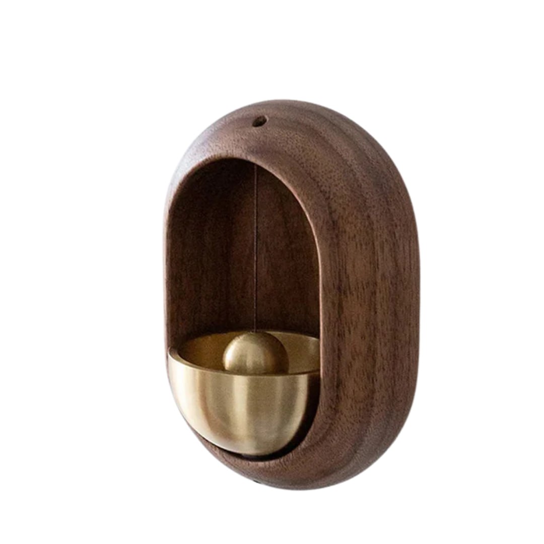 Timbre de madera oscura con campana dorada, diseño ovalado vintage para colgar.