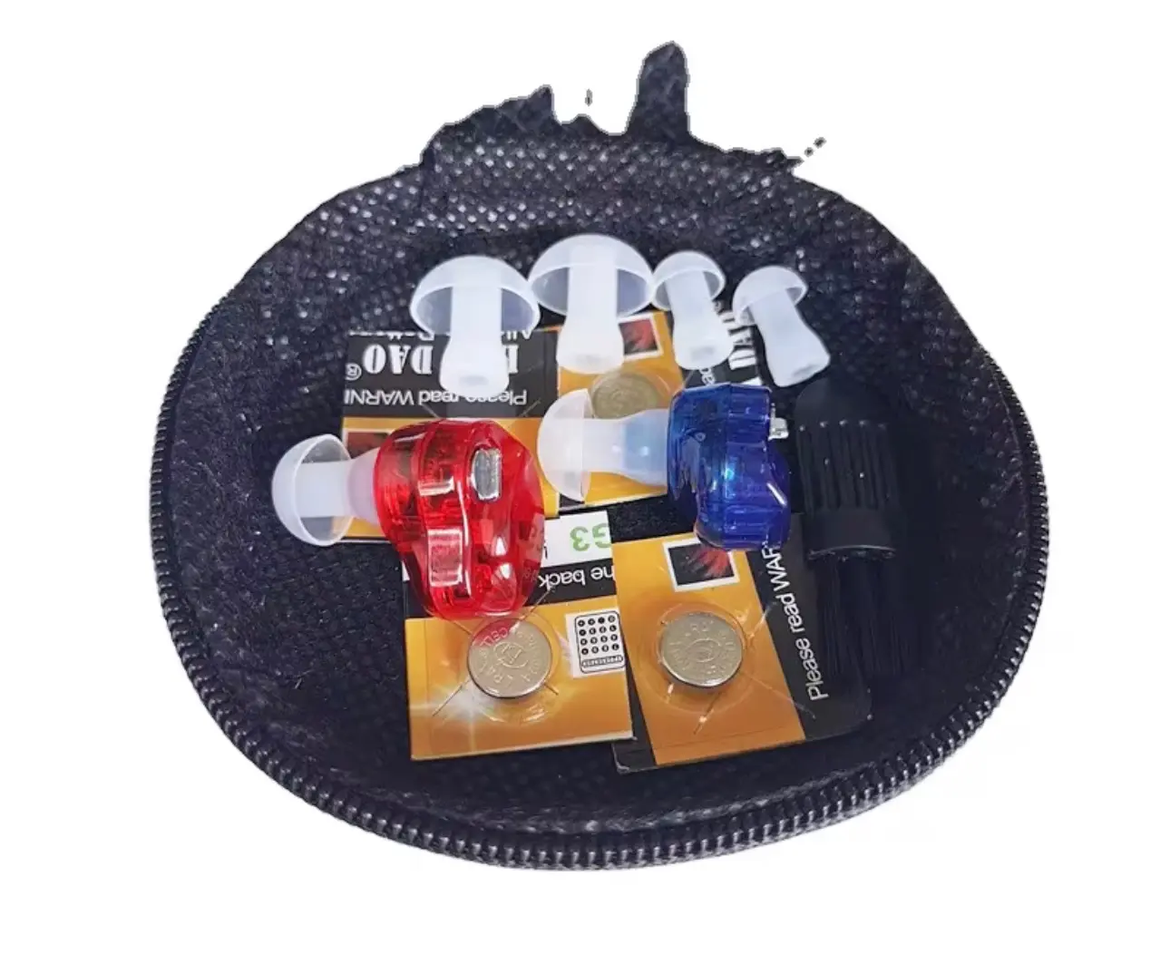 Estuche negro con amplificador de sonido rojo, azul y accesorios: tapones, baterías y cepillo.