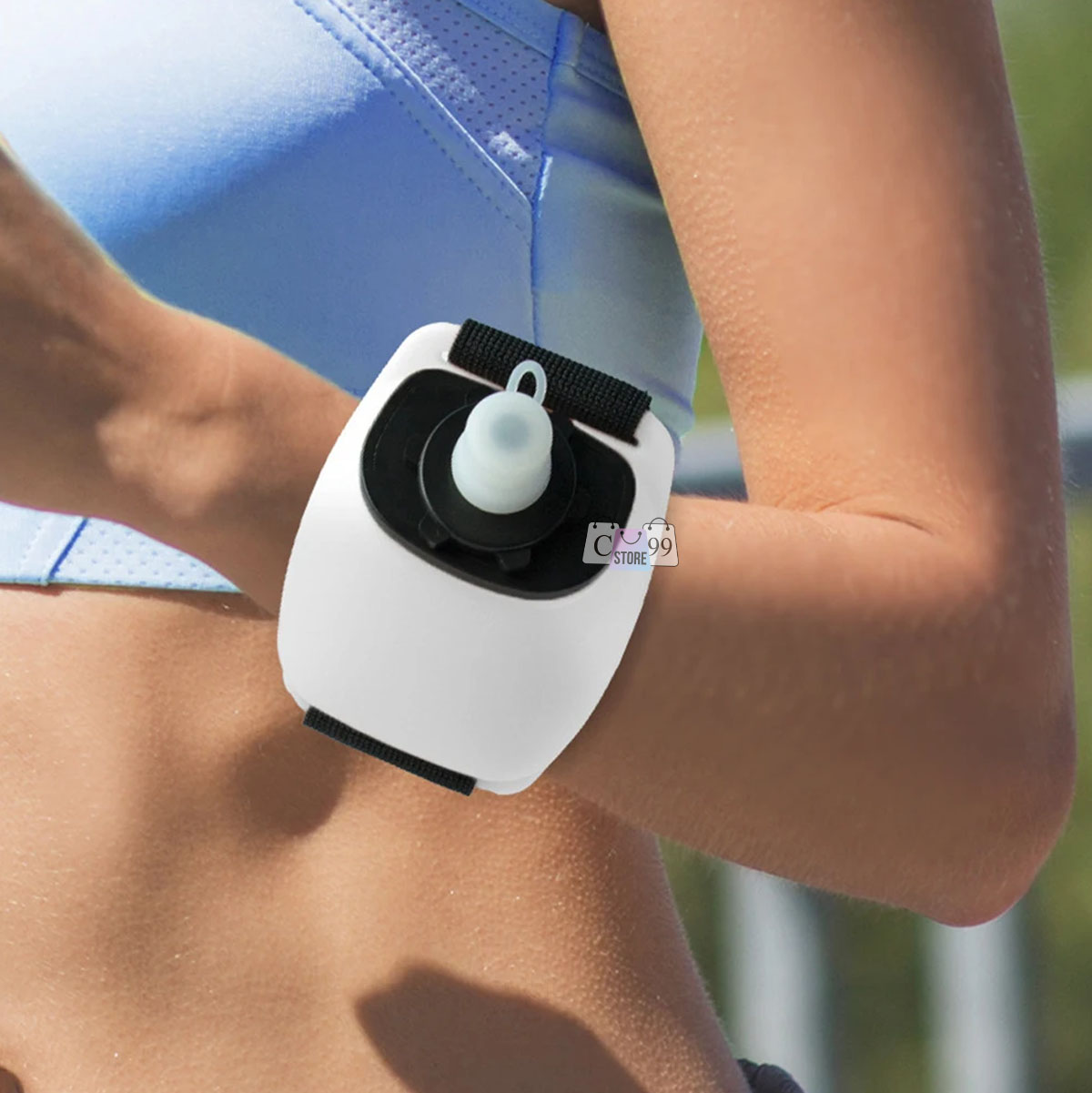 Termo deportivo blanco para muñeca con tapa dispensadora, ideal para hidratación en ejercicio.