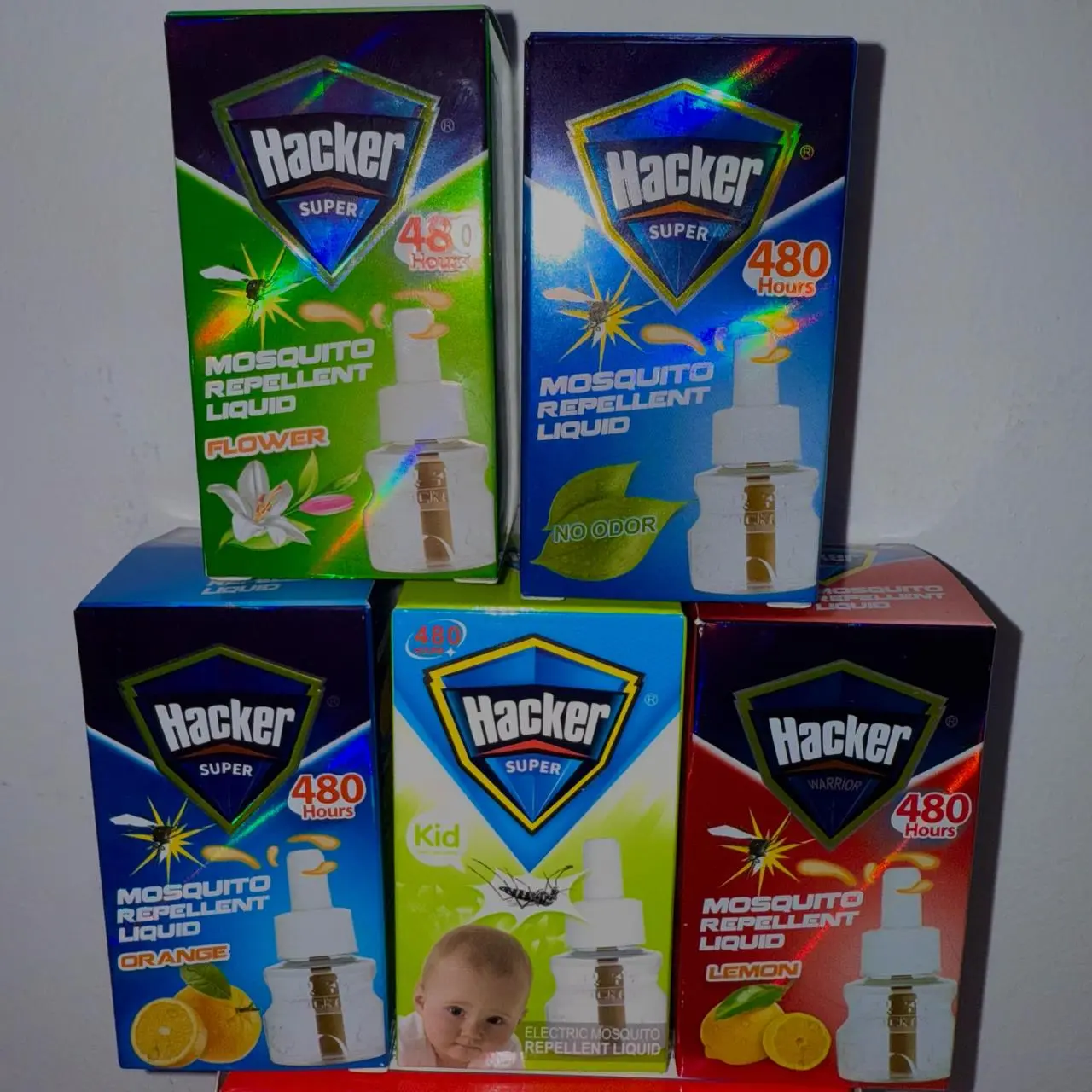 Cajas de líquido repelente de mosquitos Hacker Super y Warrior en aromas Flor, Sin Olor, Naranja y Limón.