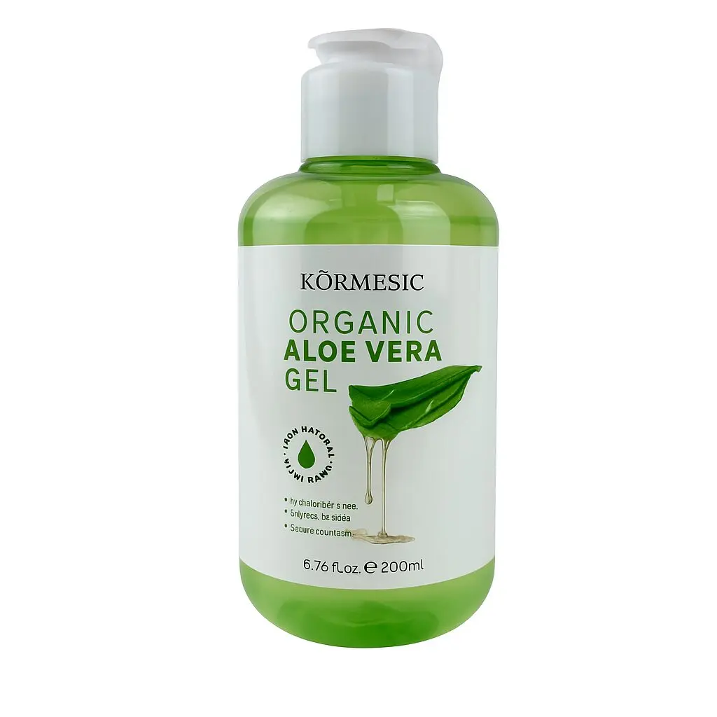 Botella verde translúcida con gel de aloe vera orgánico de 200 ml, marca Kormesic.