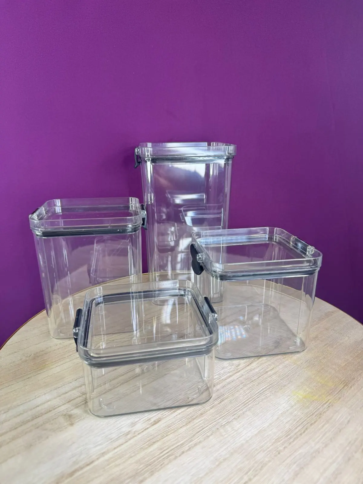 Juego de 4 organizadores de cocina transparentes cuadrados y rectangulares con tapa de clip.