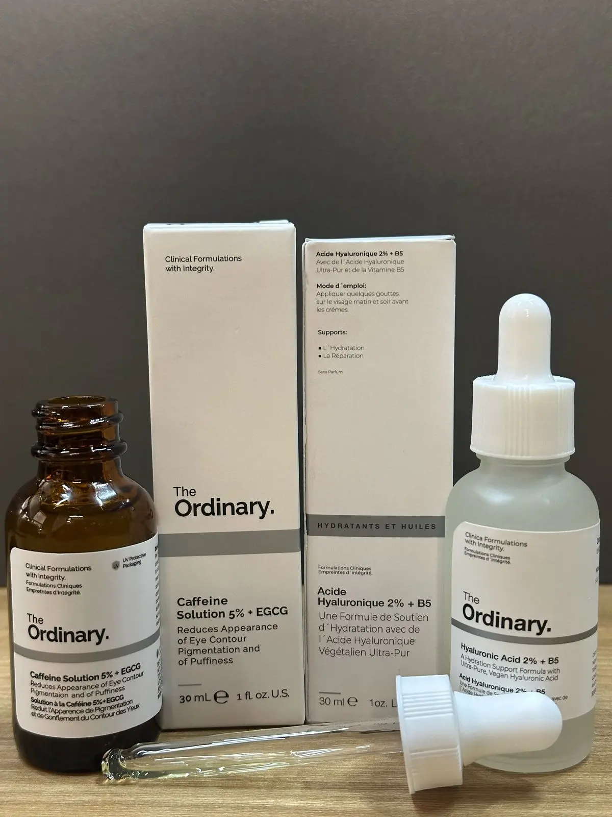 Set The Ordinary con suero cafeína 5% EGCG y ácido hialurónico 2% + B5, para ojeras.
