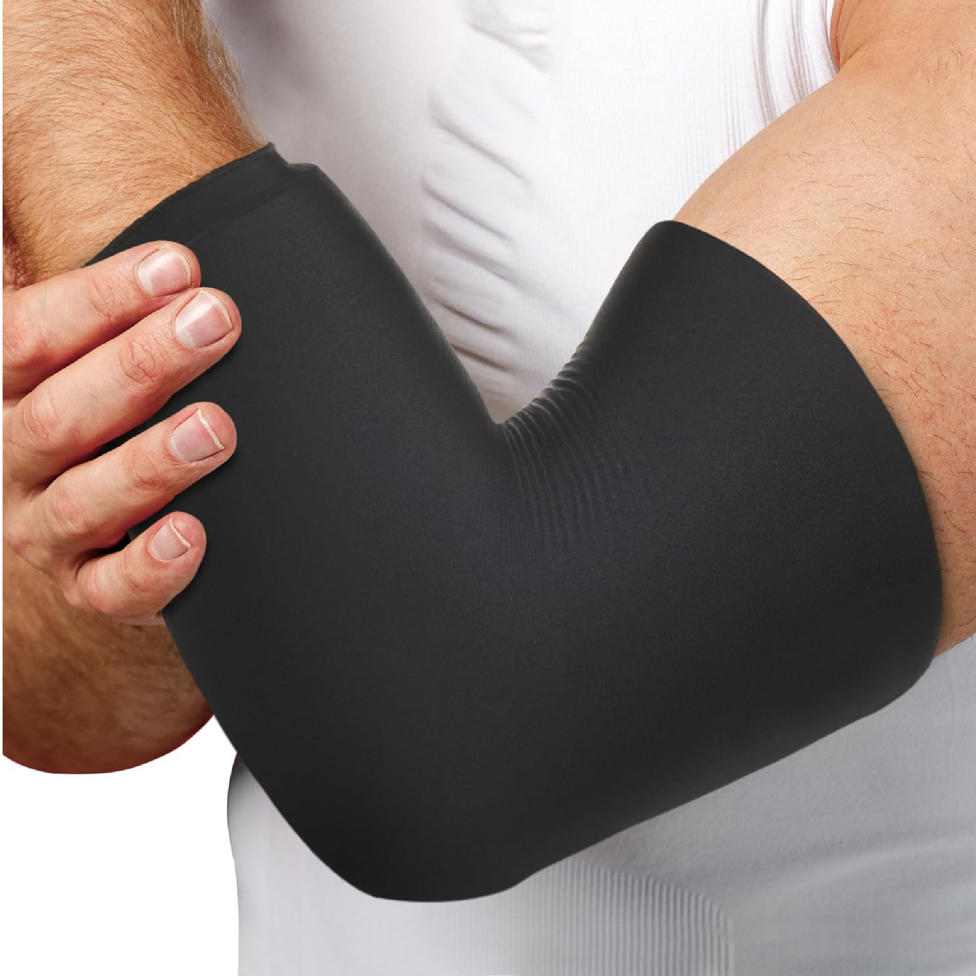 Codera de compresión negra, elástica, para terapia de frío/calor, vista en brazo masculino.