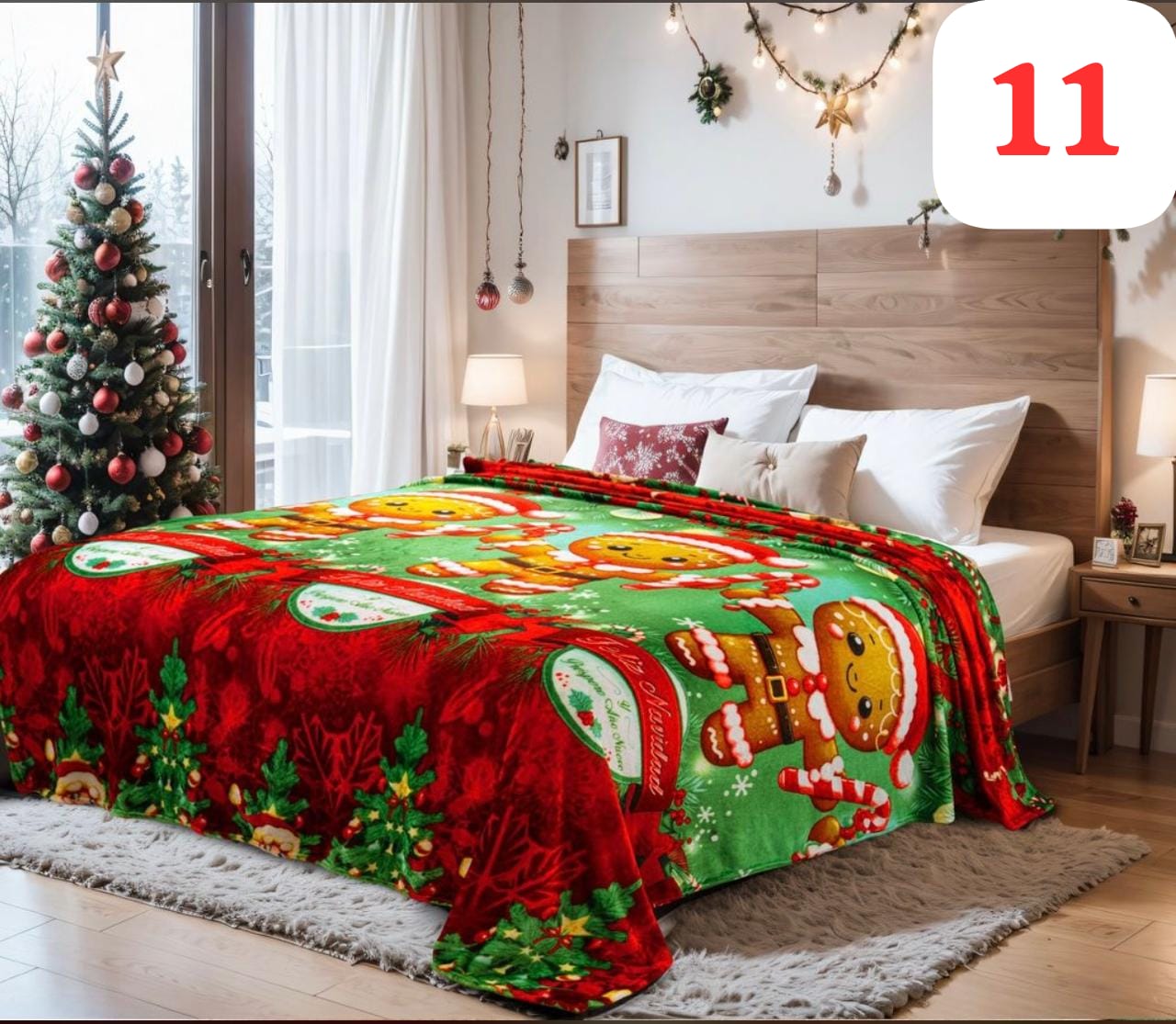 Cobija navideña decorativa con diseño de galletas de jengibre y árboles, en tonos verde y rojo, sobre una cama.