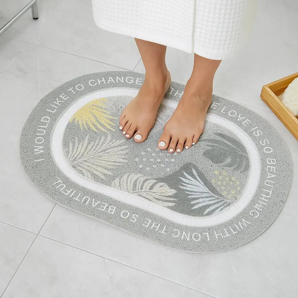 Tapete de PVC ovalado gris con diseño de hojas tropicales y texto "I would like to change the love is so beautiful".