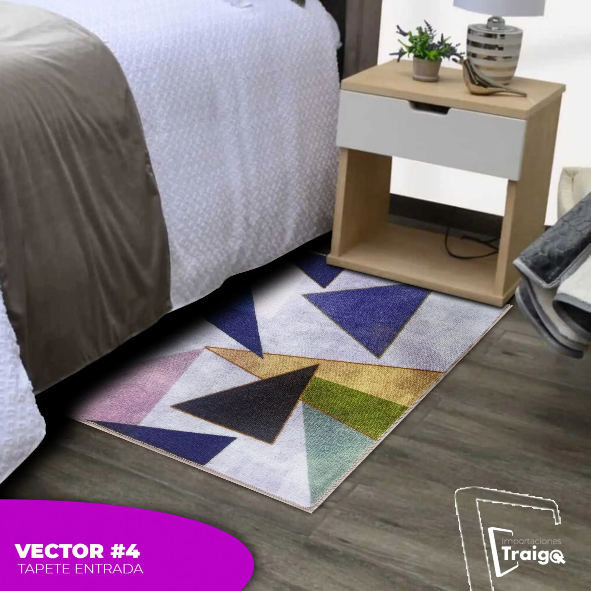 Tapete de entrada con diseño geométrico abstracto en tonos morados, azules, dorados y verdes.