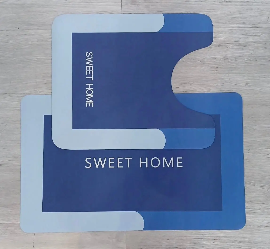 Tapete Duo Absorbente azul con diseño curvo y texto "Sweet Home".