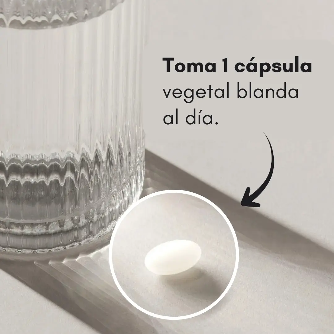 Cápsula vegetal blanda de biotina Sports Research junto a un vaso de agua, con detalle ampliado de la cápsula.
