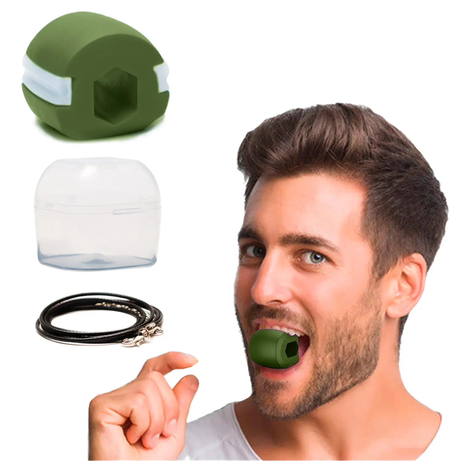 Hombre sonriente con ejercitador de mandíbula verde en la boca, junto a estuche y cordón negro.