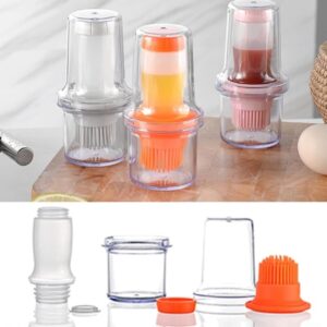 Dispensadores de aceite transparentes con brochas de silicona naranja y rosa, uno con líquido amarillo y otro con líquido marrón.