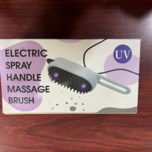 Cepillo eléctrico gris con cerdas negras, luces moradas y letreros "UV" y "ELECTRIC SPRAY HANDLE MASSAGE BRUSH" en caja.