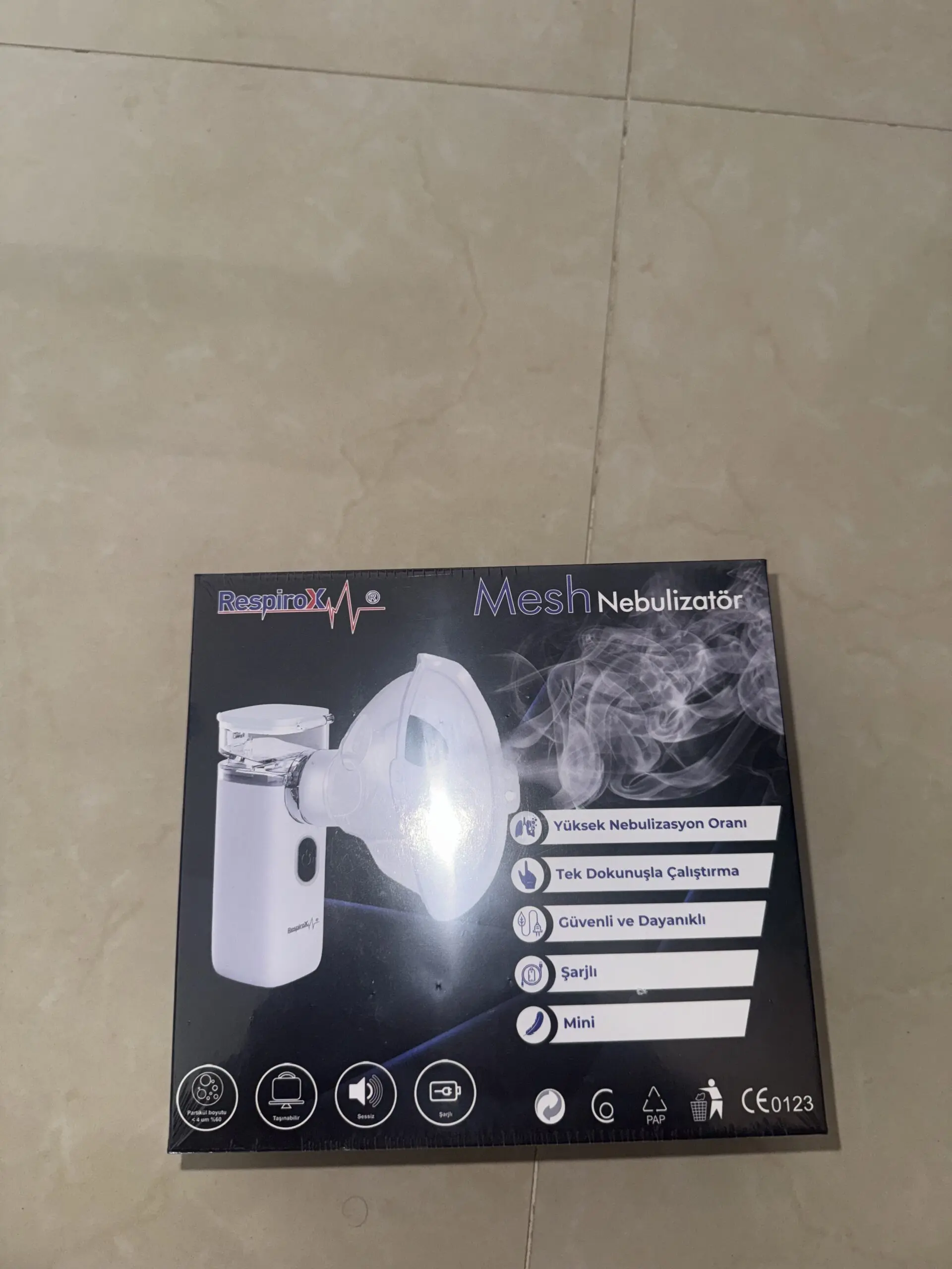 Nebulizador ultrasónico portátil RespiroX Mesh, blanco, con mascarilla, ideal para aliviar vías respiratorias.