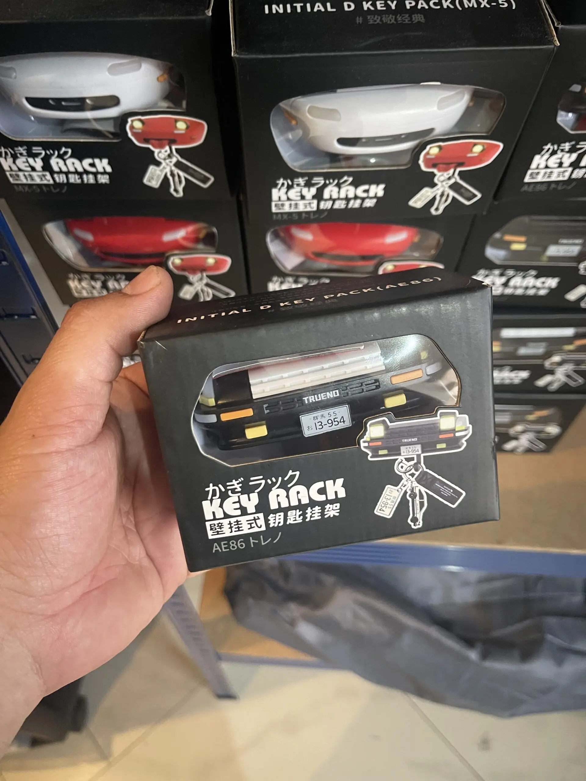 Gancho para llaves AE86 Treno de Initial D, réplica negra de automóvil con licencia.