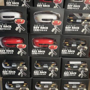 Gancho para llaves de coche AE86 Trueno negro y rojo. Colección de automovilismo.