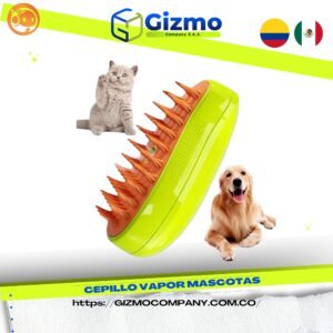 Cepillo vapor para mascotas verde con cerdas naranjas, junto a un gato y un perro.