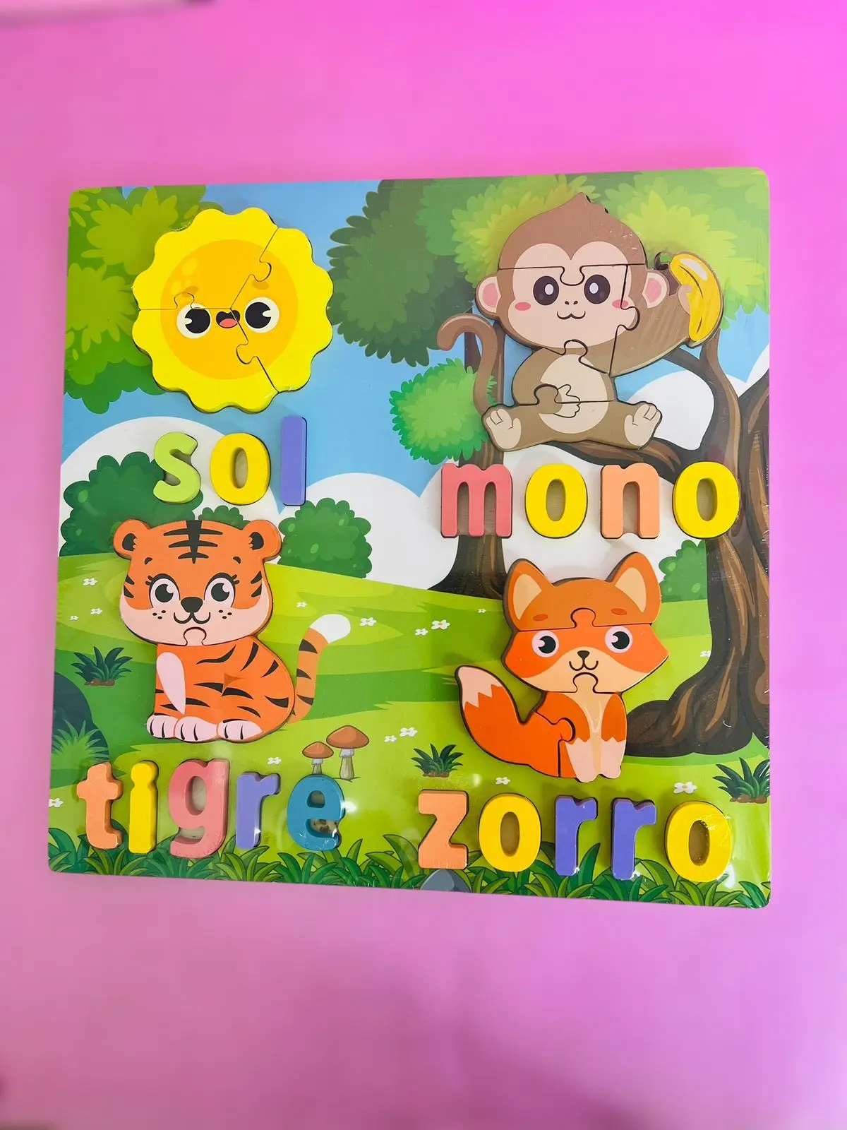 Rompecabezas didáctico de madera con sol, mono, tigre y zorro para niños.