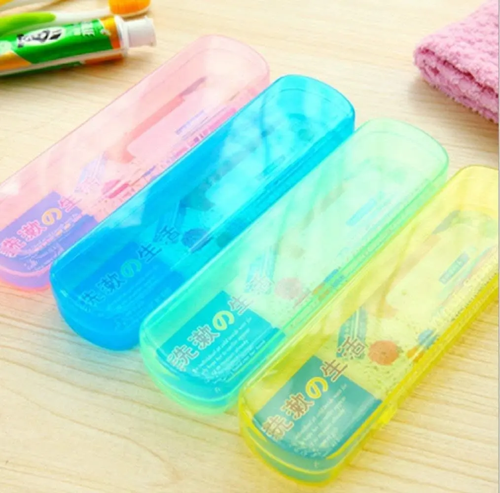 Set x3 portacepillos cuadrados para viaje, en rosa, azul y verde translúcidos, ideales para organizar tu higiene al desplazarte.