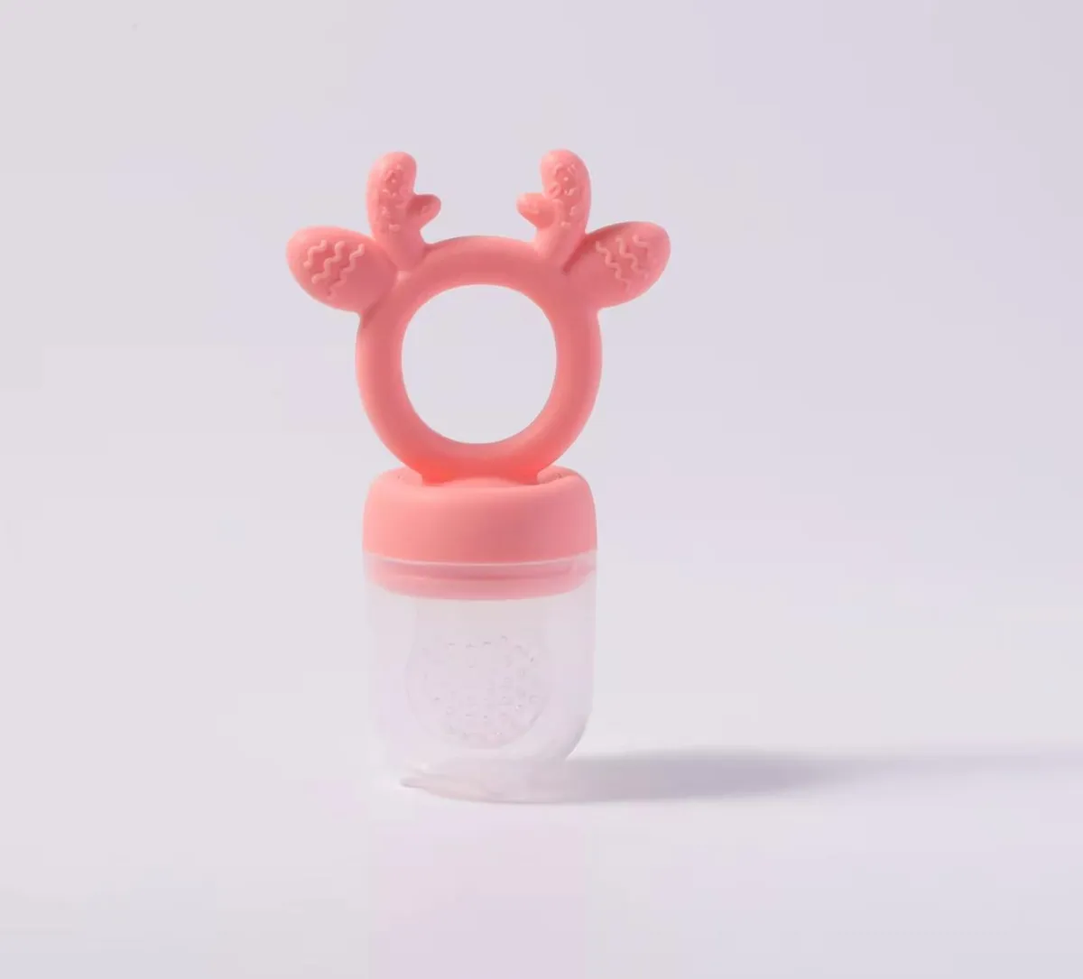 Chupón de fruta rosa para bebé con diseño de ciervo.
